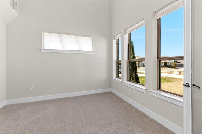 Building Photo - 8901 Chrysler Bend