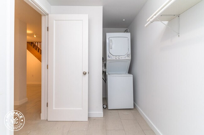 Building Photo - 474 Grand Ave