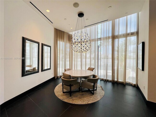 Building Photo - 851 NE 1st Ave