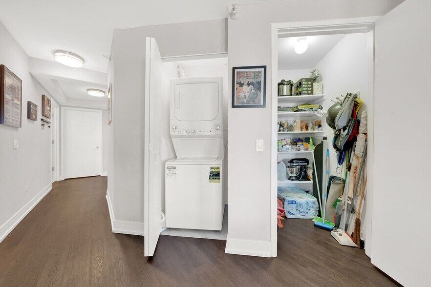 Building Photo - 545 N Dearborn St