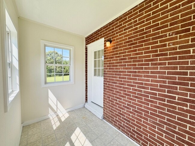 Building Photo - Southern Charm