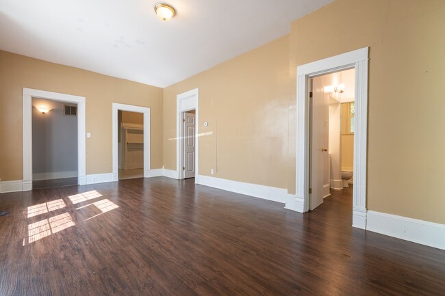 Building Photo - BEAUTIFUL Apartment in Downtown Suffolk!