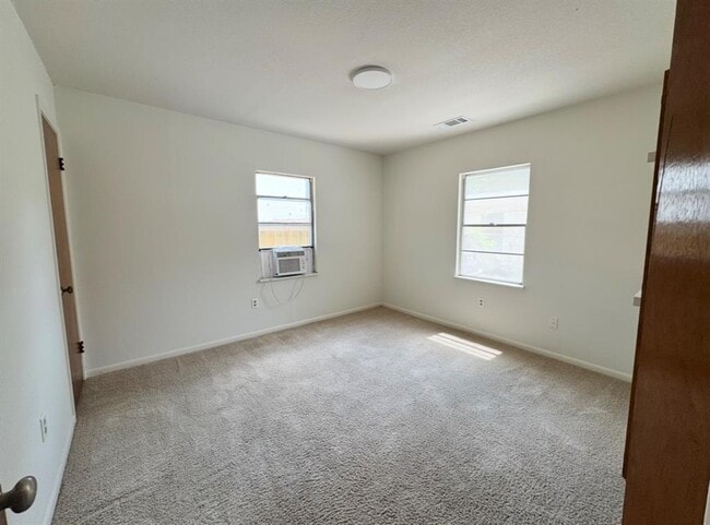 Building Photo - 406 Swanee Dr