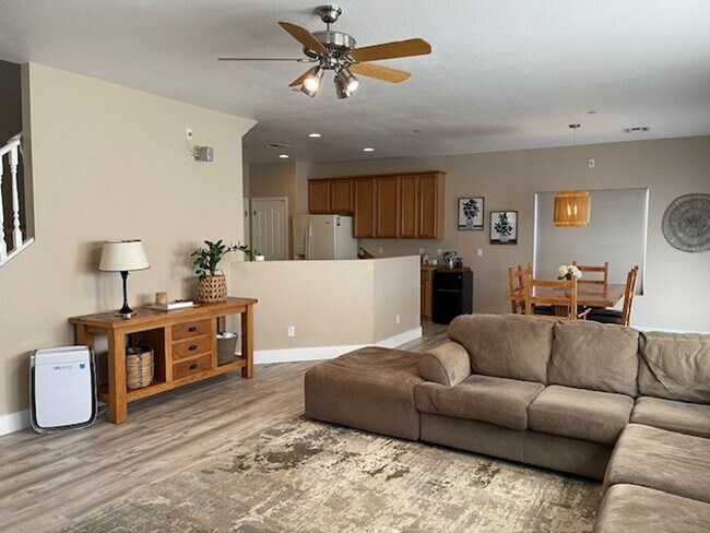 Building Photo - AVAILABLE NOW!  Beautiful 3BD/3BA North West HOME Resort-Style Living Across from Omni Tucson Nat...