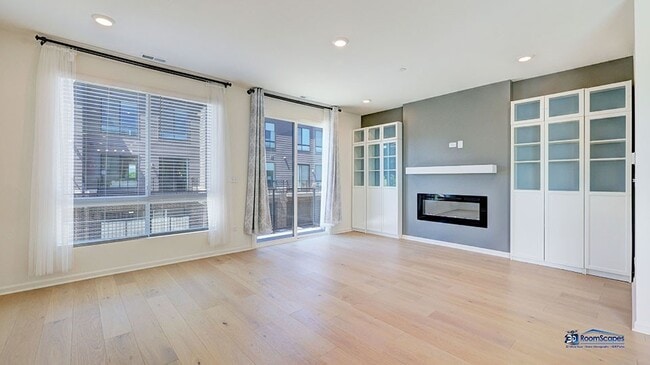 Building Photo - 2326 Venture Dr