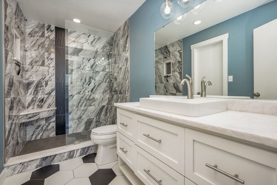 Building Photo - 4313 Sonoma Dr