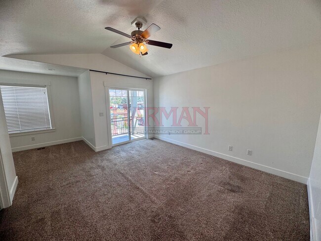 Building Photo - 1008 E 120 S
