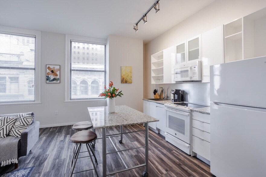 Building Photo - 9-JAN-JAN E 4th St