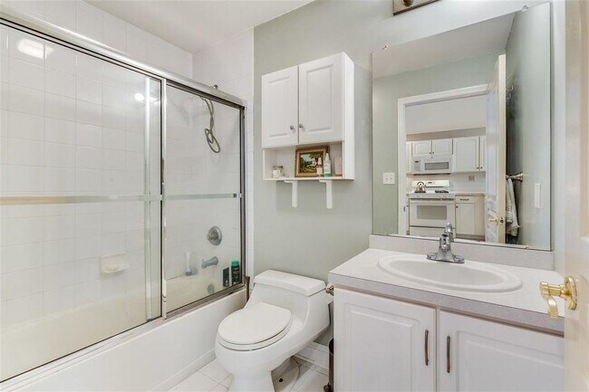 Building Photo - 711 Clinton St