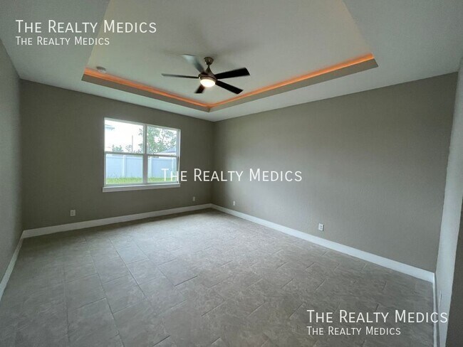 Building Photo - 279 Elm Ct