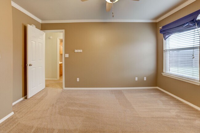 Building Photo - 3 Bed / 2 Bath in Collinsville!