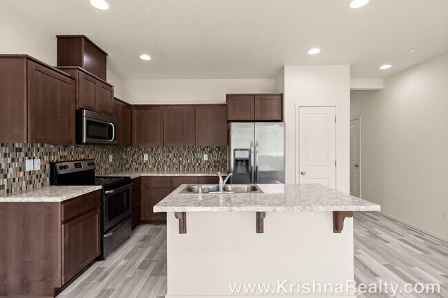 Building Photo - Eco-Friendly & Modern Townhome in Hazel Dell North