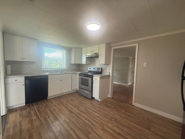 Building Photo - 3 Bedroom 1 Bathroom Home in Greene County...