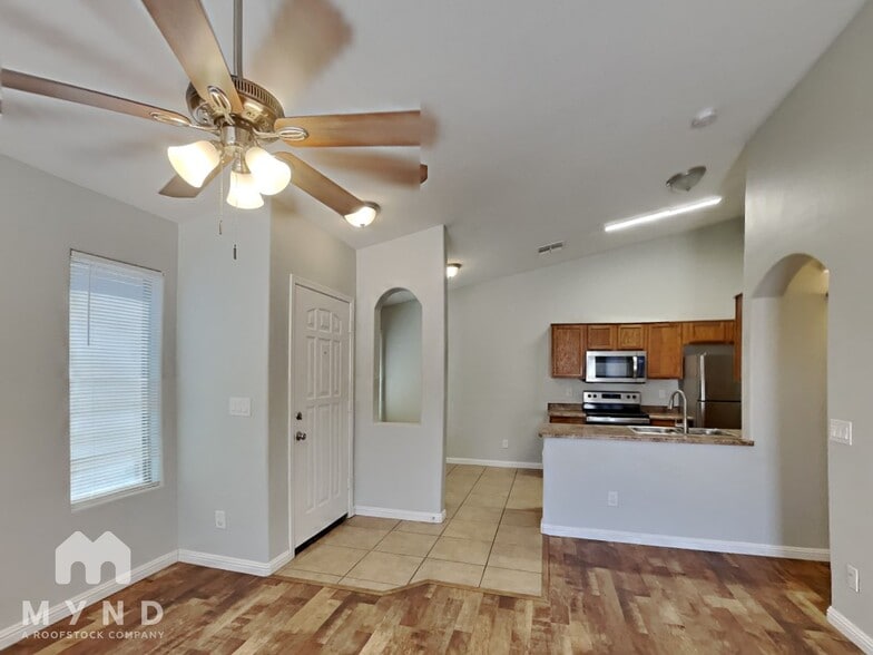 Building Photo - 40768 W Sanders Way