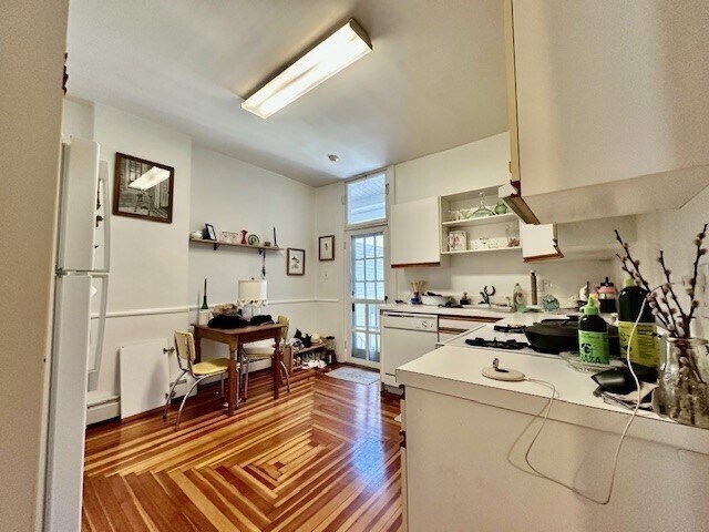 Building Photo - 305 Cabot St