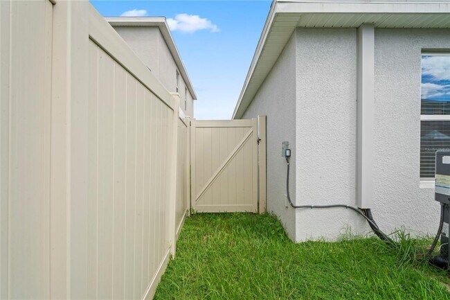 Building Photo - 5675 Chorleywood Ln