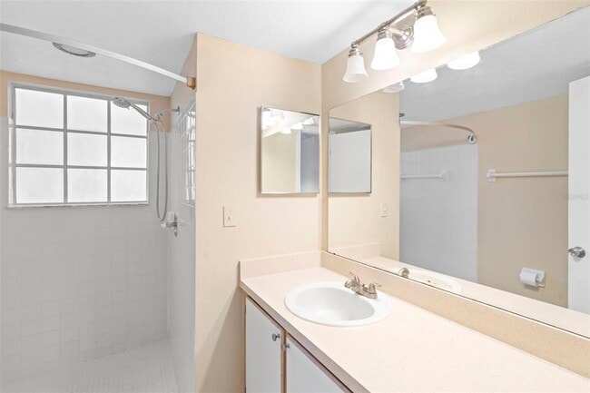 Building Photo - 2051 Royal Bay Blvd