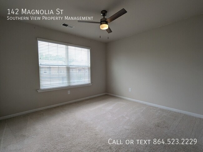 Building Photo - 142 Magnolia St