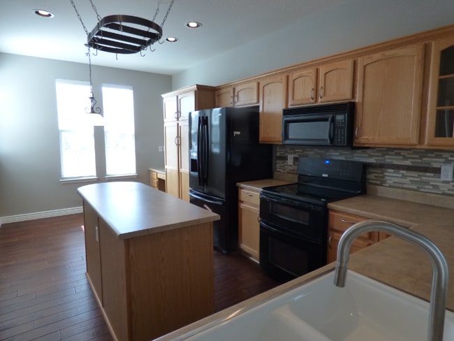 Building Photo - "Charming 3-Bed, 3-Bath Gem with 2604 Sq Ft of Comfort in Highlands Ranch!"