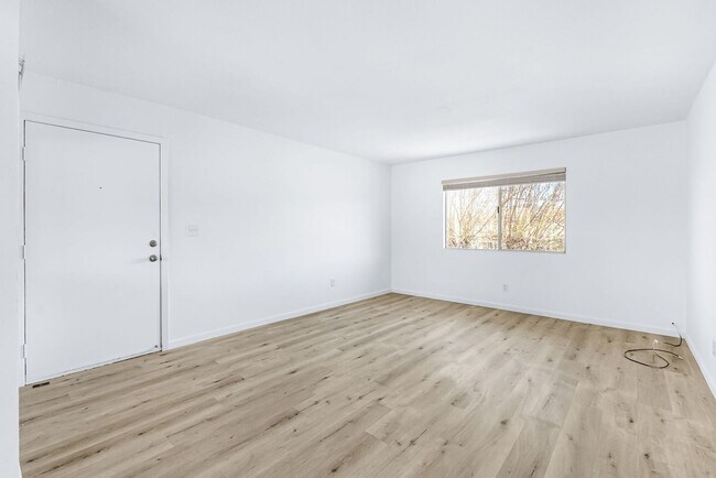 Building Photo - Move in Special $500 Deposit and Two Month...