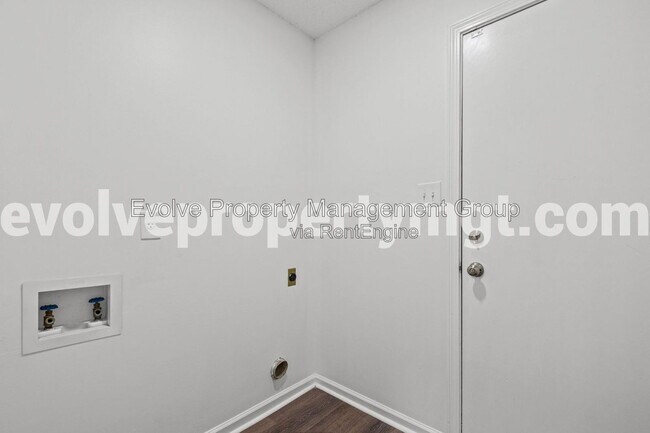 Building Photo - 330 Bendigo Dr