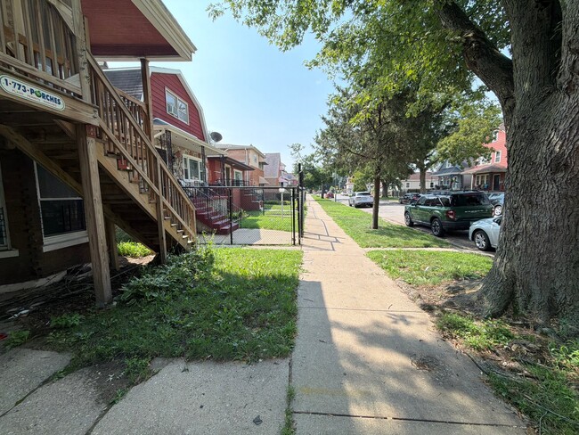Building Photo - 8329 S Kingston Ave