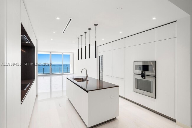 Building Photo - 300 Biscayne Blvd