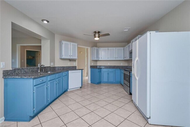 Building Photo - 3305 Fayette Dr