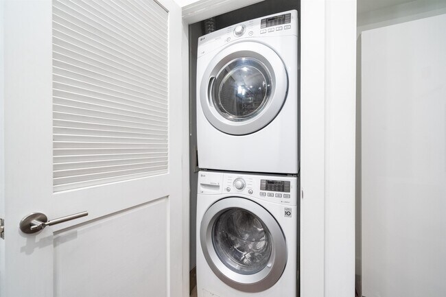 Building Photo - 650 Montgomery St