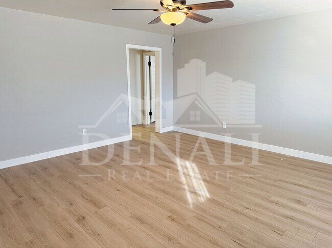 Building Photo - 1220 W Romo Jones St