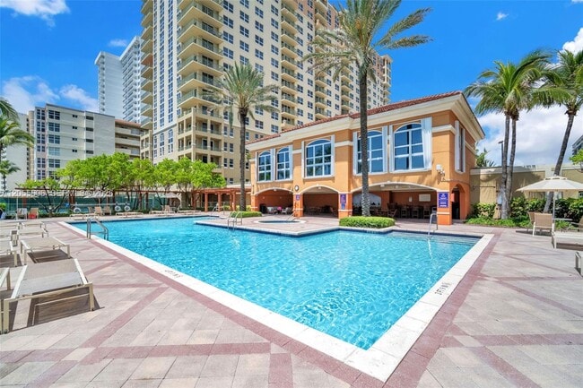 Building Photo - 2065 S Ocean Dr