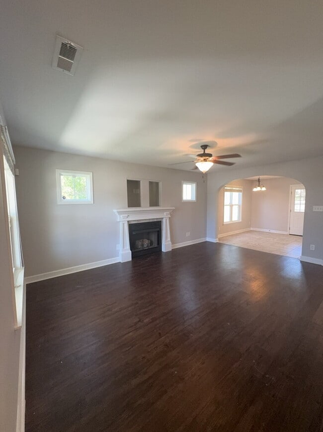 Building Photo - 1115 Westmoreland Dr