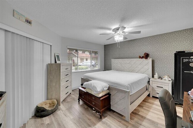 Building Photo - 9312 NW 9th Pl