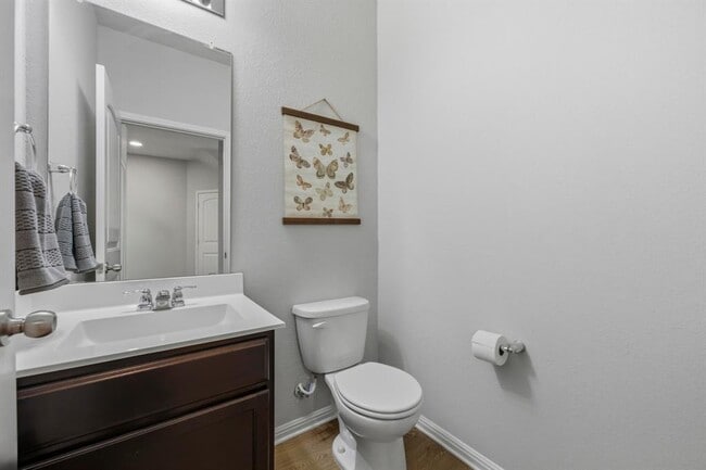 Building Photo - 516 E Slaughter Ln