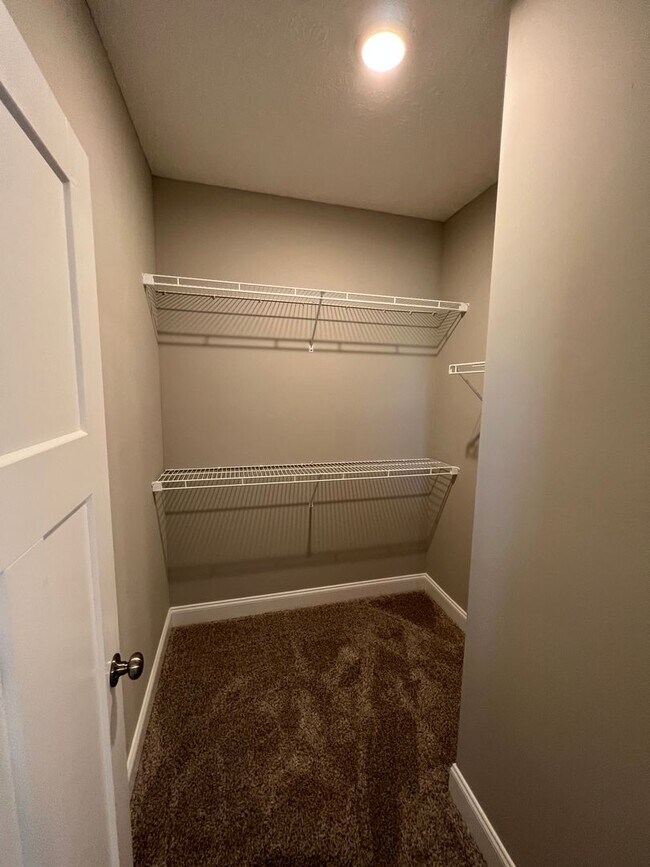 Building Photo - 406 St George Wy