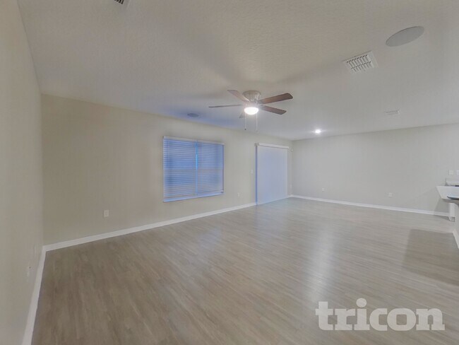 Building Photo - 1725 Garden View St