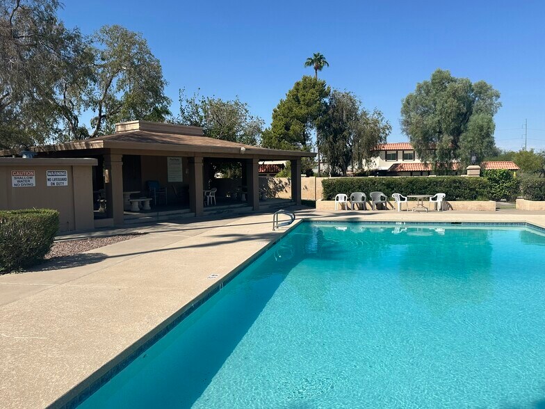 Building Photo - 748 E Joan D Arc Ave