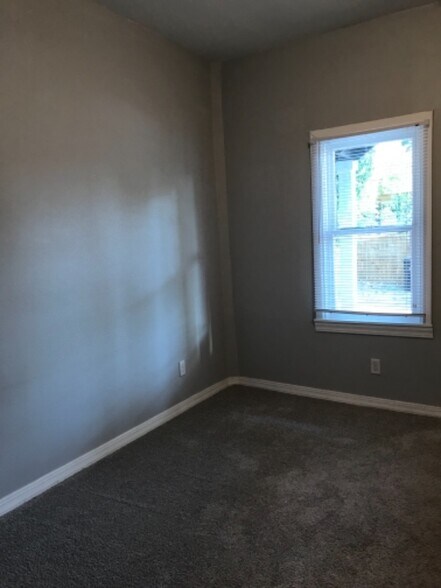 Building Photo - 802 Denver Blvd