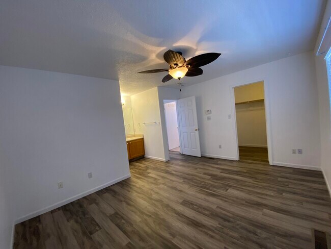 Building Photo - 1412 Stone Canyon Rd NE