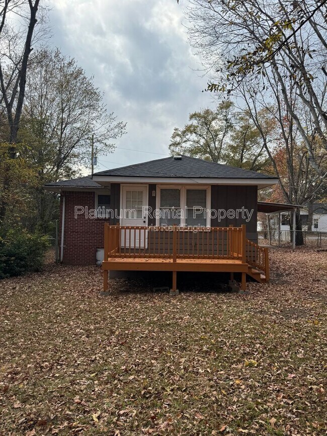 Building Photo - 97 Benson St