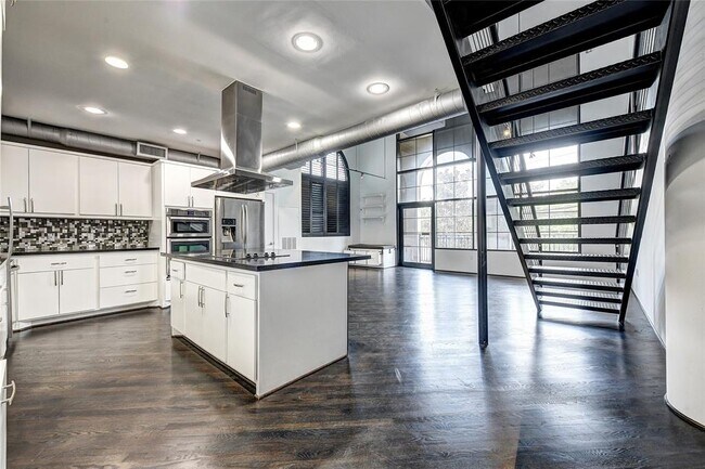 Primary Photo - 1025 S Shepherd Dr
