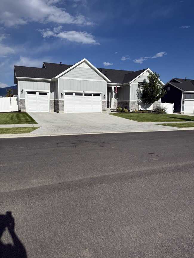 Building Photo - 1712 S 1160 E