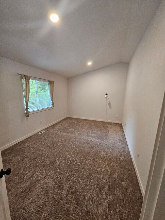 Building Photo - A Private Sanctuary with Perfect Proximity