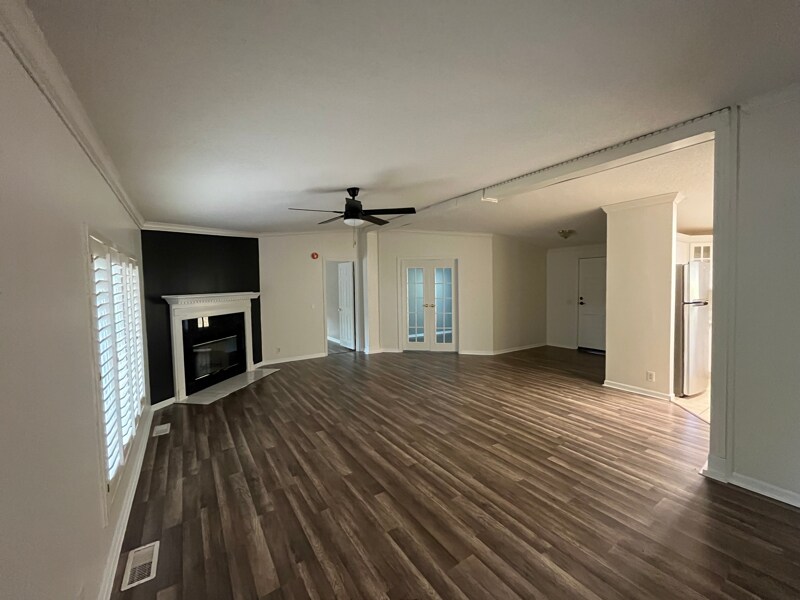 Building Photo - 16 Madison Dr