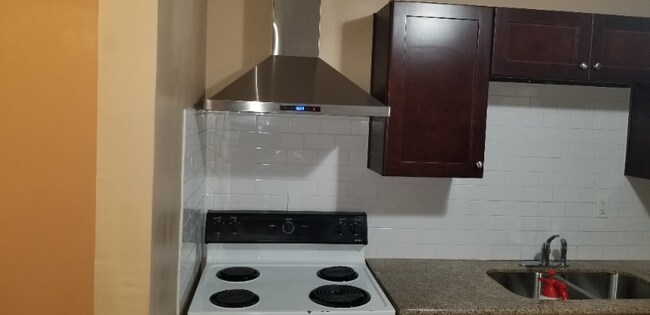 Building Photo - 4013 Amoor Ave