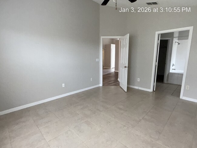 Building Photo - 1911 Colonial Woods Blvd