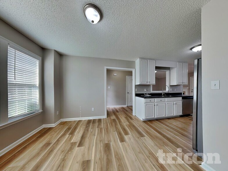 Building Photo - 121 Quiet Refuge Ln