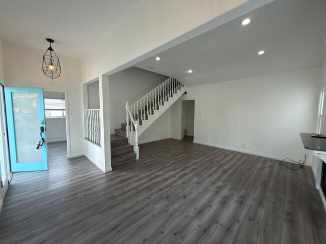 Building Photo - 1110 Mira Mar Ave