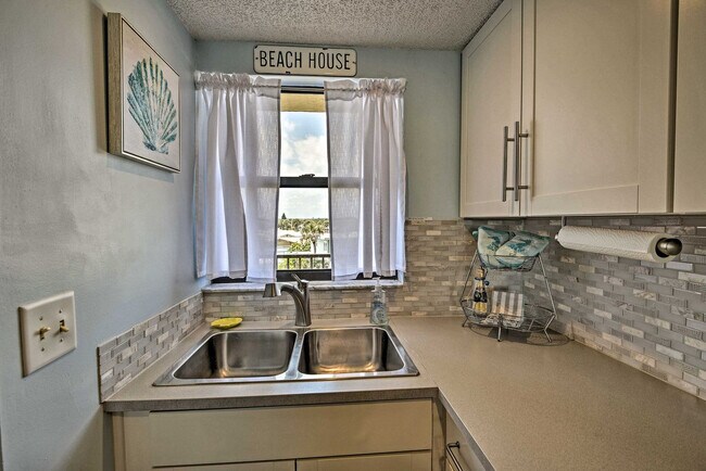 Building Photo - 2730 Ocean Shore Blvd