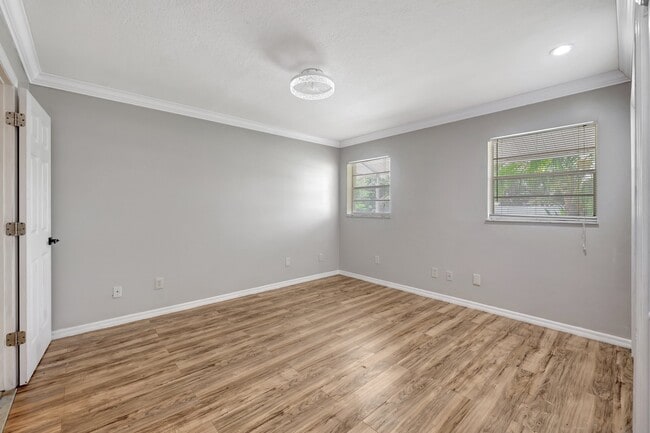 Building Photo - 1109 SE Sandia Dr